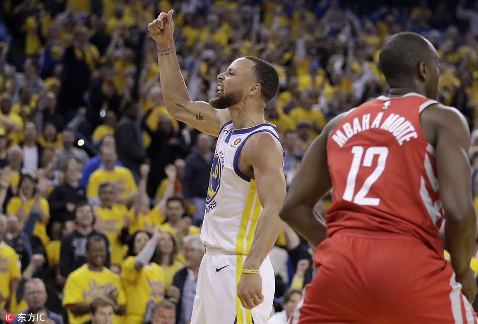 多余了！曼恩壓哨上籃已經(jīng)進(jìn)了 米勒補籃干擾球不算