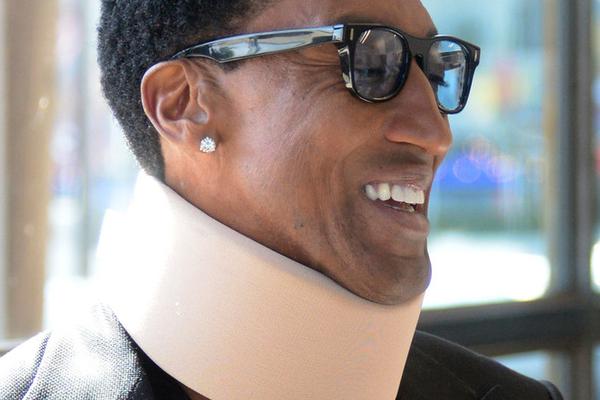 帶隊反超！字母哥雙手灌框砸扣，得到7分4籃板4助攻領(lǐng)先5分