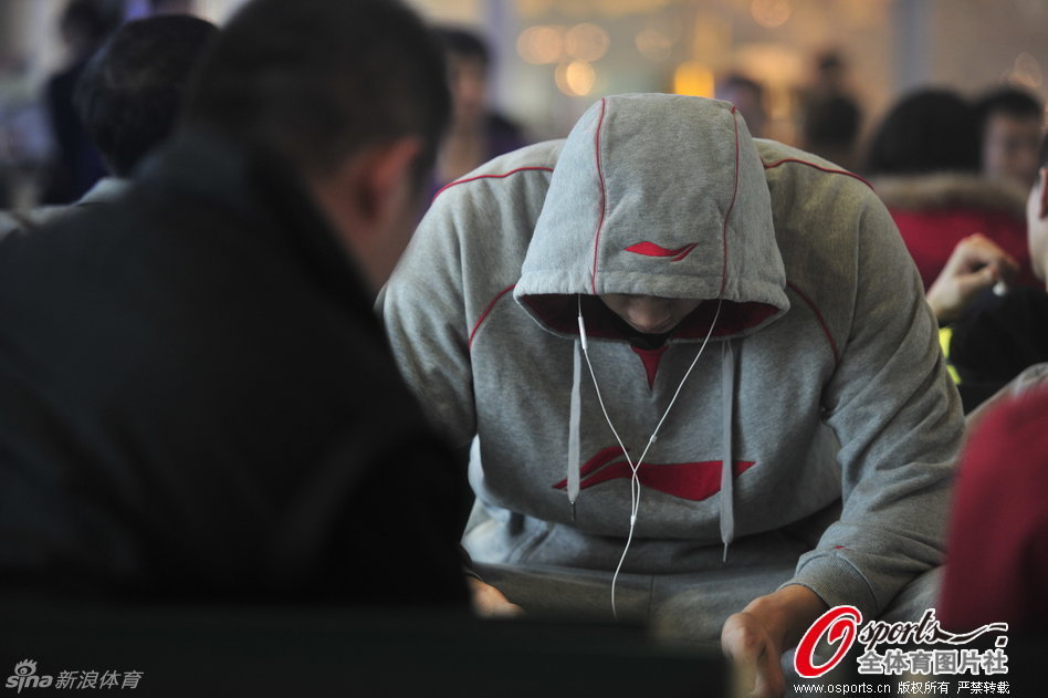 沒(méi)罰下還進(jìn)球了！貝里瓦爾第86分鐘破門(mén)，1分鐘前鏟球未吃第二黃