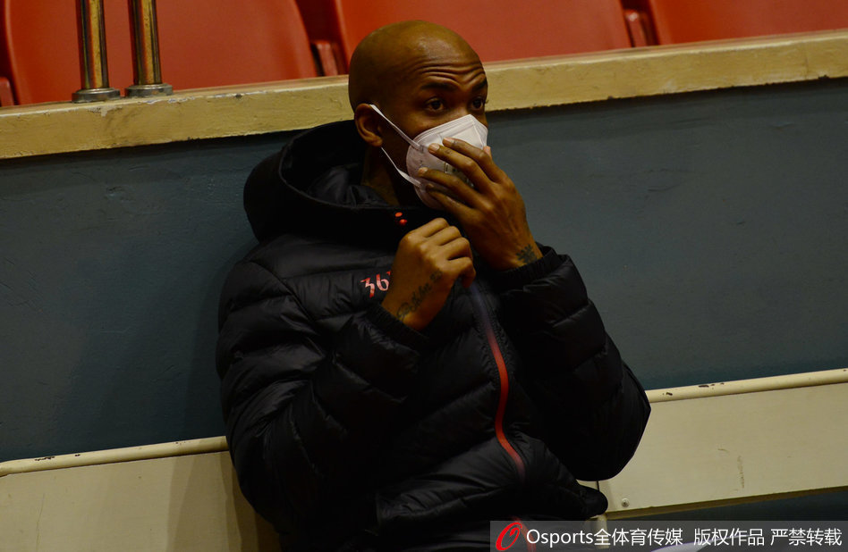 全員不在狀態(tài)！祖巴茨強打被威少掏球，目前快船已落后27分