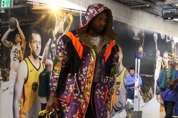 小羅社媒曬巴薩時(shí)期與隊友慶祝照片：在巴薩的美好回憶