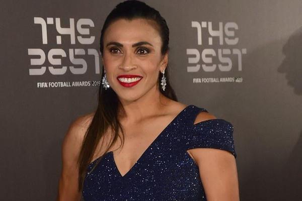 朝著(zhù)復出邁進(jìn)！特獅社媒曬恢復訓練照片：很高興回歸球隊