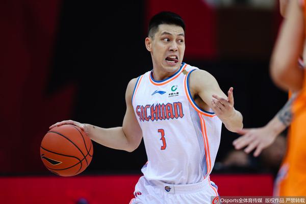 5分到手！瓦塞爾三分命中同時(shí)奧尼爾對奧利尼克犯規 布克還吃T