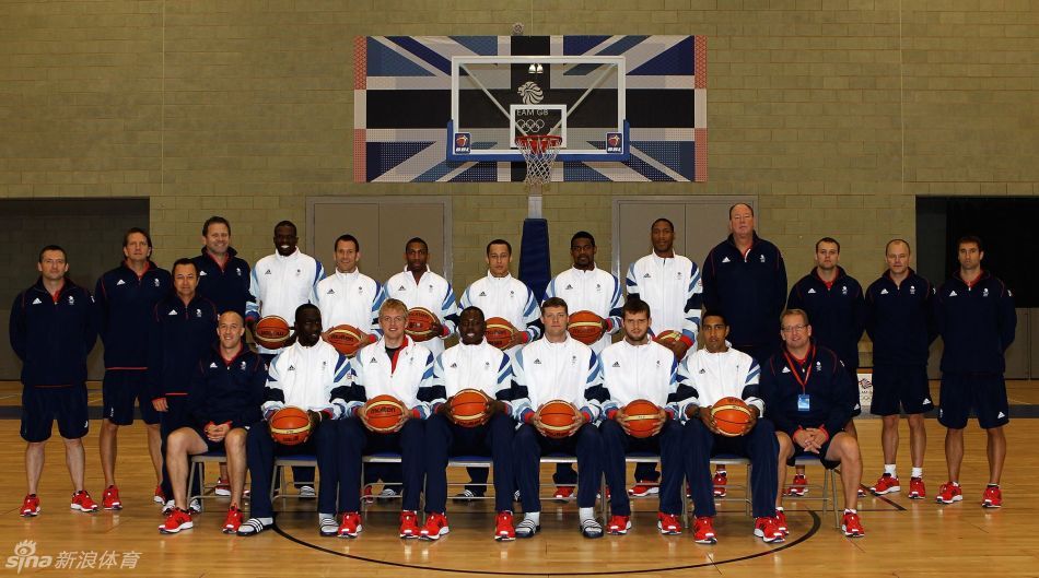 直播吧11月20日訊 今天，掘金客場(chǎng)挑戰鵜鶘，掘金官方發(fā)布本場(chǎng)比賽傷病報告。賽前降級為出戰存疑狀態(tài)的阿隆-戈登確定缺戰，掘金隊將其傷情定性為雙側腿筋傷病管理。賽季至今，戈登場(chǎng)均得到20.3分6.3籃板