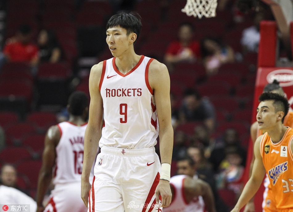 自己人啊??若昂·佩德羅想倒勾，但是被身后的恩佐放倒