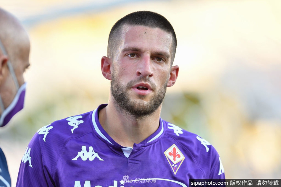 首先，團隊配置至關(guān)重要。坦克需要具備足夠的生命值和減傷技能，能有效吸引和承受boss的攻擊。治療職業(yè)要確保團隊成員的血量始終保持在安全線(xiàn)以上，合理分配治療技能。輸出職業(yè)則要全力打出高額傷害。進(jìn)入副本后