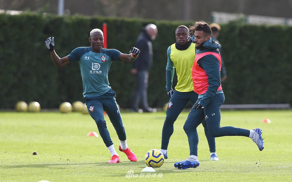 最近10個(gè)賽季英超聯(lián)賽，維拉只有3場(chǎng)比賽下半場(chǎng)丟了4球或更多