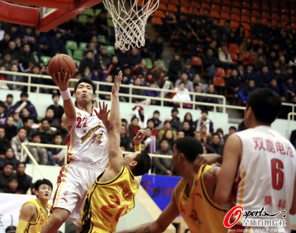 隊記：默里有過(guò)度運球的傾向，而隊友只能站在一旁干瞪眼