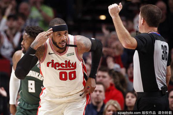 姆伯莫：月最佳獎杯來(lái)自球迷們的支持，我們可以變得更好