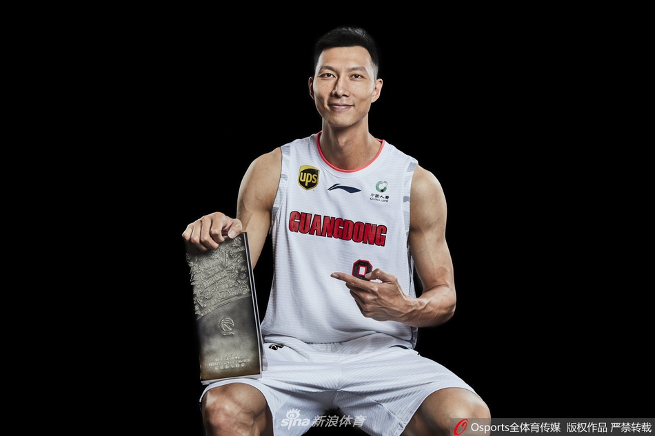 直播吧12月31日訊 NBA常規賽，尼克斯126-106大勝奇才。本場(chǎng)比賽，尼克斯球員哈特表現出色，拿下三雙并且正負值+25全場(chǎng)最高，在41分鐘的時(shí)間里，投籃15中7，三分球8中4，罰球7中5，拿到2