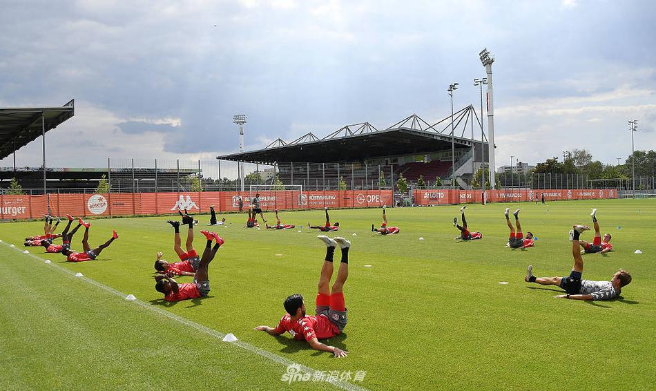 [流言板]濃眉首秀拿下16籃板，他成為獨行俠首秀拿下籃板最多的球員