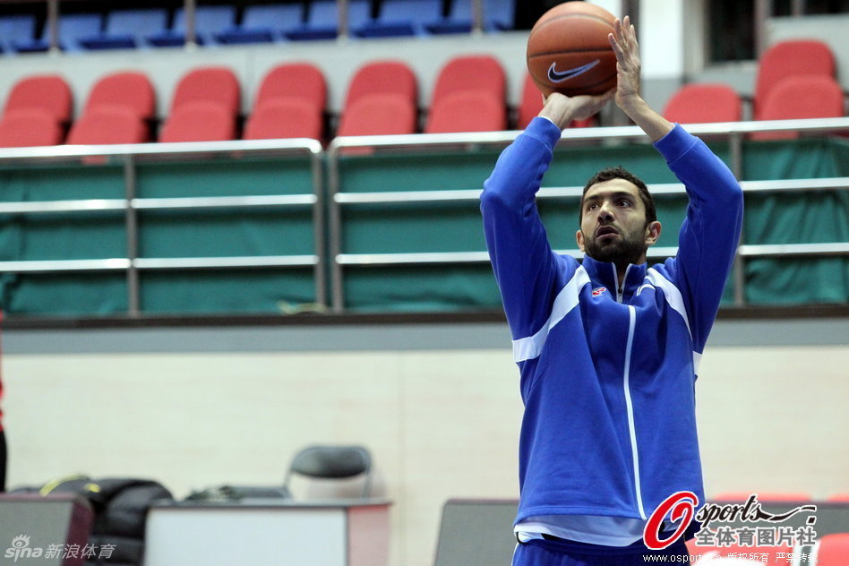 楊瀚森出戰13分鐘9分5板3助 開(kāi)拓者110