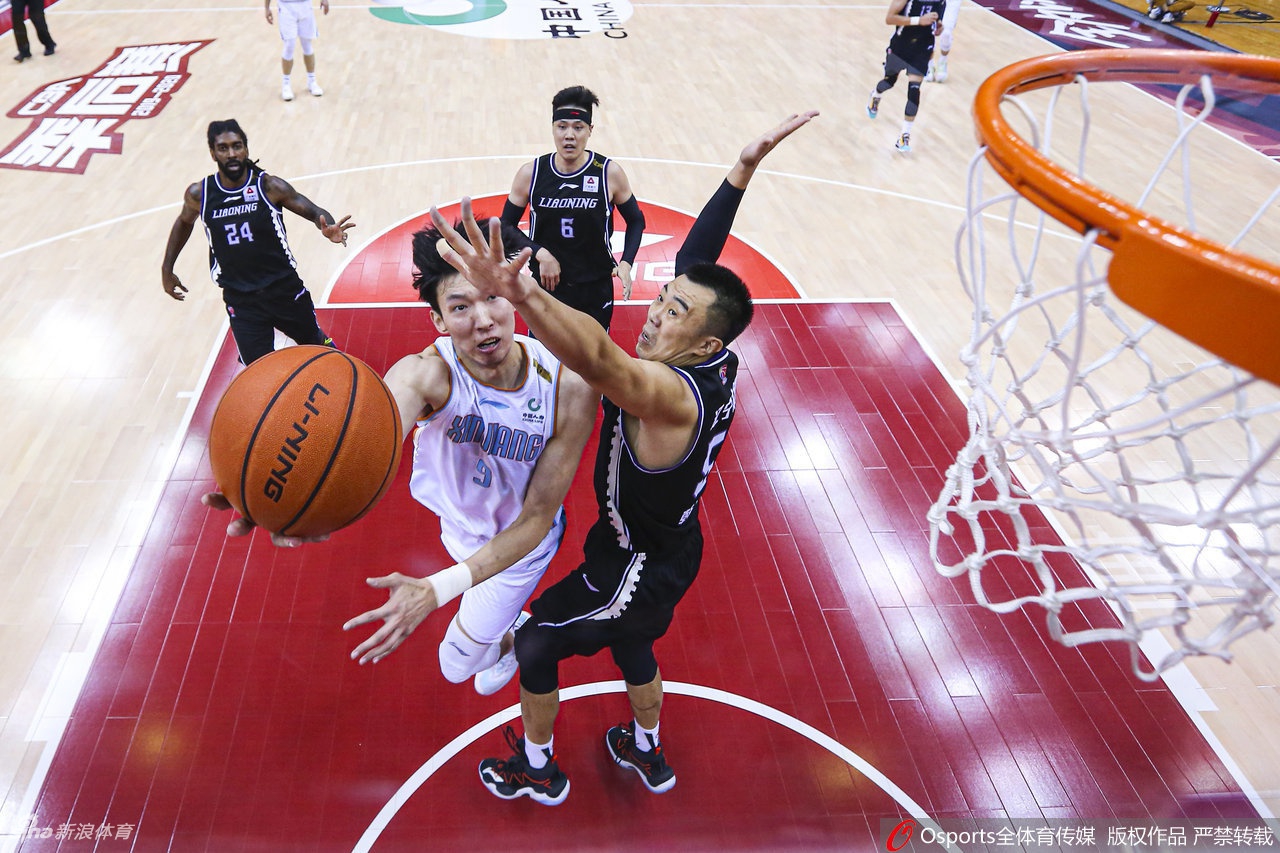 賴(lài)斯本場(chǎng)客串右后衛數據：3次攔截全場(chǎng)最多+1關(guān)鍵傳球，評分6.8