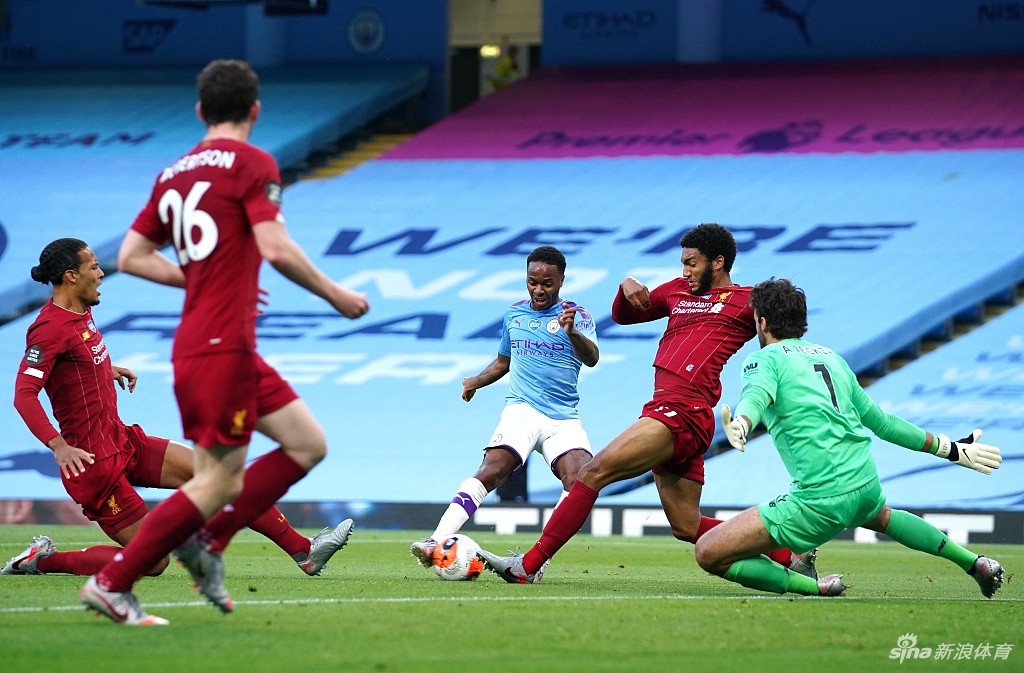 勢不可擋！西亞卡姆迎著(zhù)鮑爾干拔命中三分，步行者領(lǐng)先20分