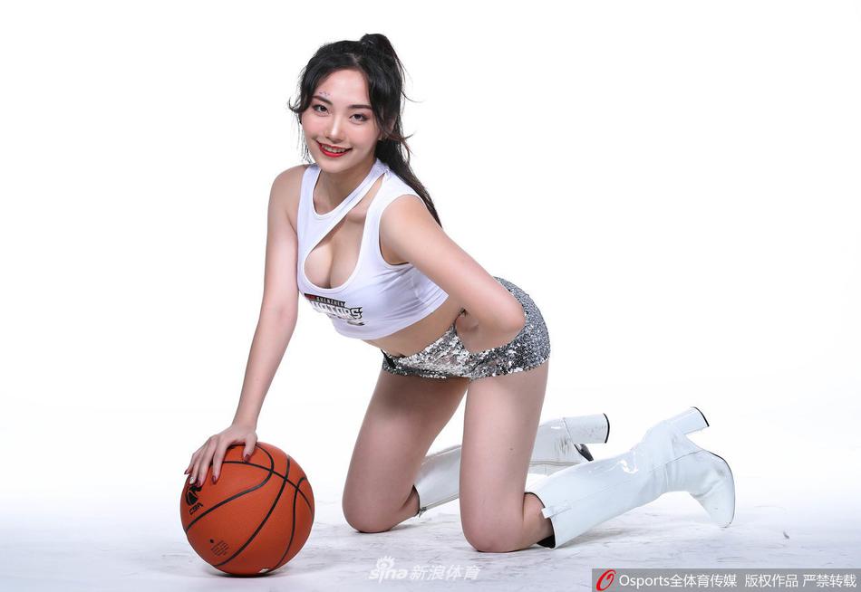 狀態(tài)不錯！保羅·喬治里突外投連中兩球 幫助76人占據主動(dòng)