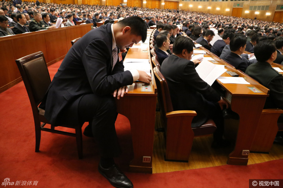 原神千奇澴回任務(wù)怎么接，很多的玩家想要接取千奇澴回任務(wù)但是不知道是在什么時(shí)間，地點(diǎn)，前置任務(wù)又有什么，接下來(lái)小編為大家整理了千奇澴回任務(wù)攻略，幫助你順利完成任務(wù)。原神千奇澴回任務(wù)前置任務(wù)：樹(shù)屋劇場(chǎng)，燭