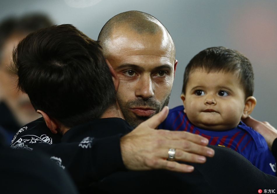 小羅社媒曬巴薩時(shí)期與隊友慶祝照片：在巴薩的美好回憶