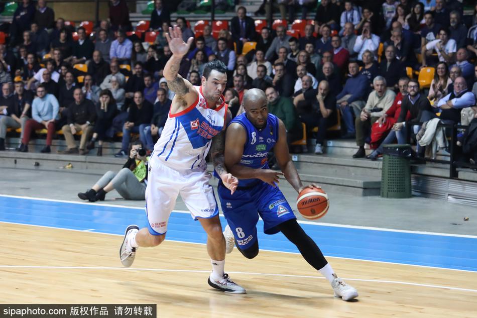 科曼：荷蘭是一支非常出色的球隊，但在世界杯時(shí)我們要避免犯錯