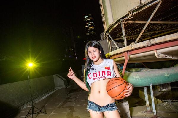 直播吧11月21日訊 據此前報道，多位聯(lián)盟消息人士透露，黃蜂球星拉梅洛·鮑爾對球隊的不滿(mǎn)日益加劇，并愿意接受交易離隊！雅虎記者Kelly Iko補充表示，球隊管理層對于將鮑爾確立為長(cháng)期建隊基石的意愿日