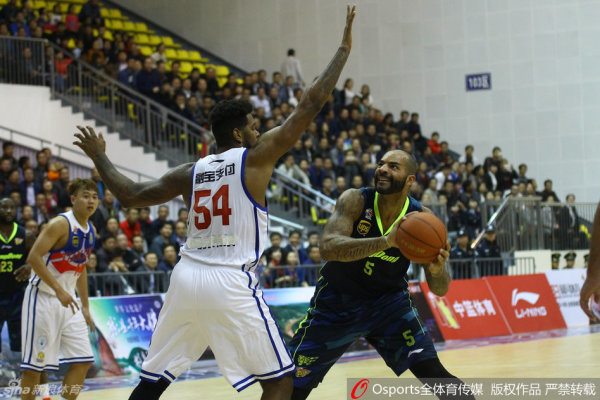 [流言板]高興不過(guò)5秒！塞克斯頓絕平3分后非常激動(dòng)，隨后被壓哨絕殺