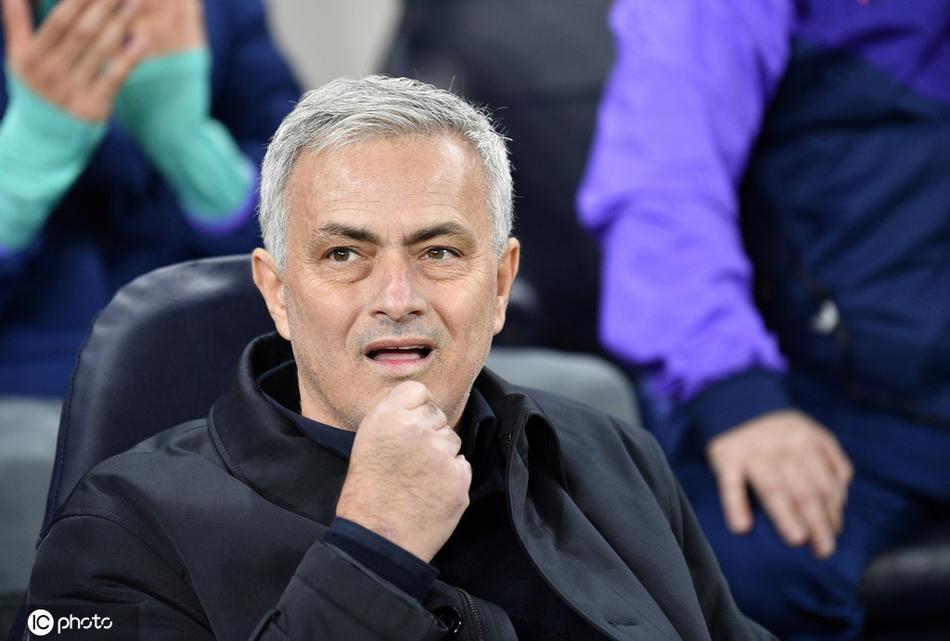 天空記者：阿坎吉是轉會(huì )市場(chǎng)的熱門(mén)話(huà)題，但他不會(huì )加盟勒沃庫森