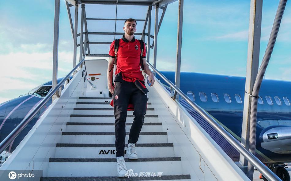 ??真不把大家當外人！馬冬梅曬視頻與克萊大尺度親密互動(dòng)