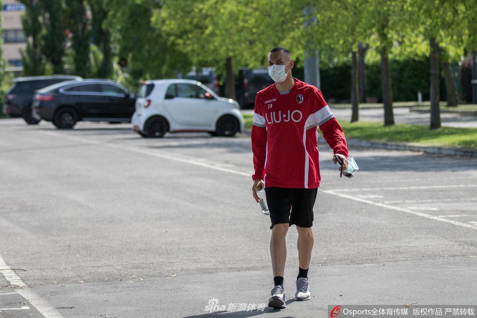 [流言板]格林：史密斯輕松就可以拿到兩雙，我們要有其他人站出來(lái)