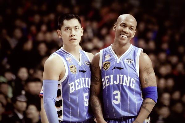 3次判罰不利于火箭！解說(shuō)：NBA承認我火被黑了 如果道歉有用的話(huà)