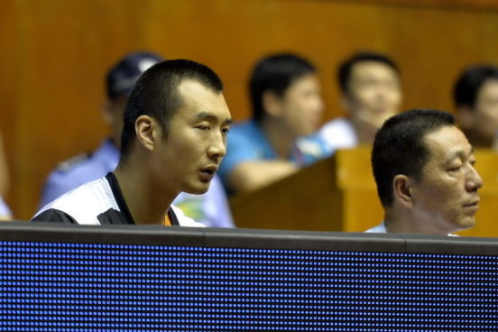 直播吧01月08日訊 ESPN名記Anthony Slater撰文報道了國王內部近期的動(dòng)態(tài)。據報道，國王內部消息人士稱(chēng)，球隊基層普遍存在的批評之一是球員之間缺乏責任感。今夏加盟國王的施羅德近期也表達了