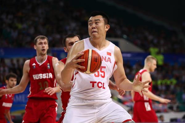 這不射門(mén)？維尼修斯倒三角，居萊爾禁區內不射門(mén)、傳球沒(méi)給好