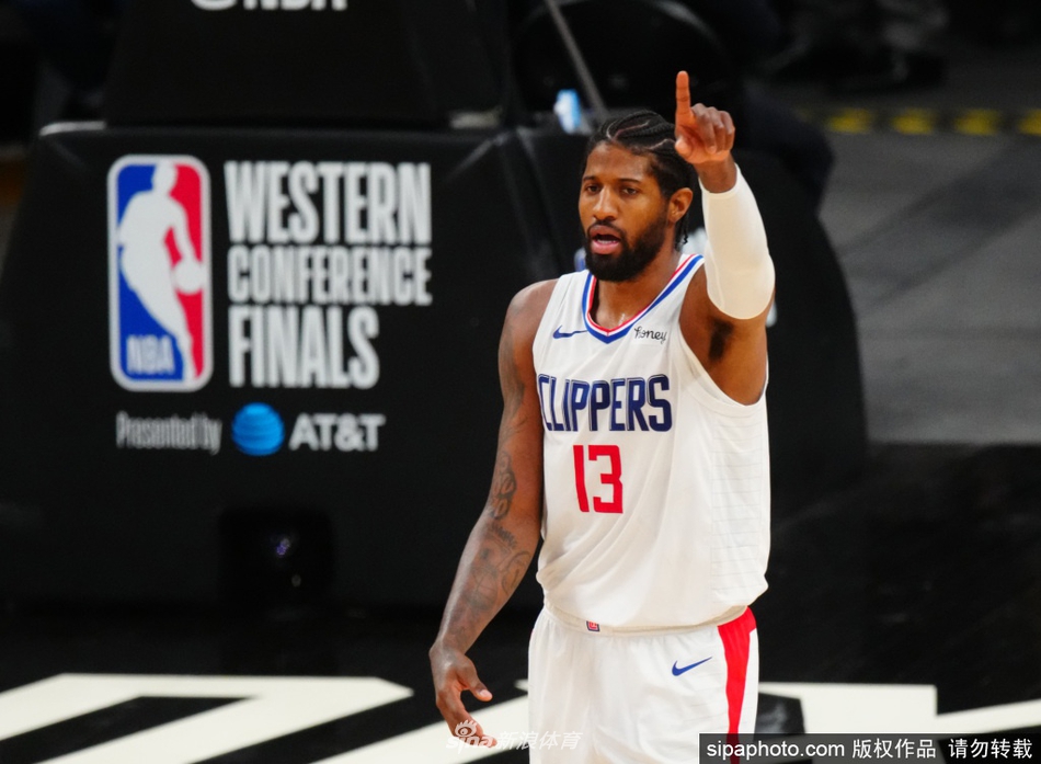 2026年01月2日 15:15:42 | 體育24小時(shí)熱點(diǎn)                 上海申花昨日官宣外援安德烈·路易斯離隊，并與特謝拉、馬納法完成續約。路易斯在個(gè)人INS上發(fā)文，對俱樂(lè )部的續