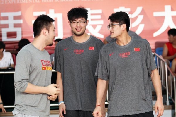 虎撲01月07日訊 今日NBA常規賽開(kāi)拓者對陣活塞的比賽正在進(jìn)行中。半場(chǎng)比賽，開(kāi)拓者60-51領(lǐng)先活塞。阿夫迪亞半場(chǎng)8中6，三分3中1，得到14分3籃板2助攻1搶斷。