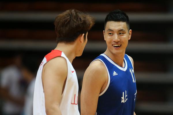 偏向虎山行！基根·穆雷接威少長(cháng)傳迎著(zhù)兩人防守暴扣得分