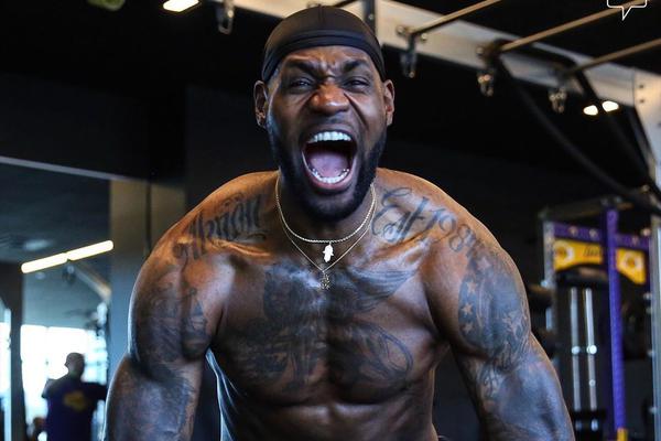 生涯第944球！菲利克斯助攻C羅單刀破門(mén)，勝利3球領(lǐng)先