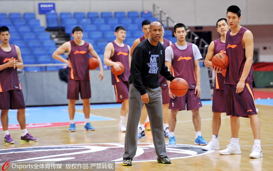 海港距三連冠一步之遙！暫4分領(lǐng)跑，5戰浙江不敗，連刷4大紀錄