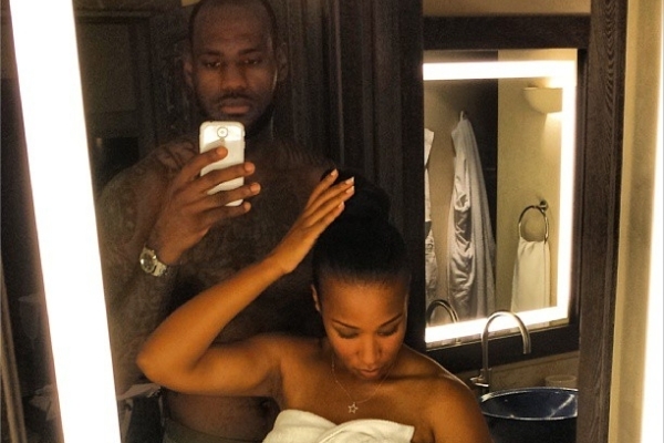 梅西社媒曬諾坎普的大道成了打卡點(diǎn) 眾多球迷前往拍同款