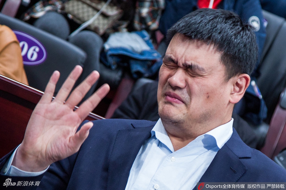 回來(lái)了！維尼修斯被氣回更衣室，6分鐘后重返替補席Scheisse                                                                2025