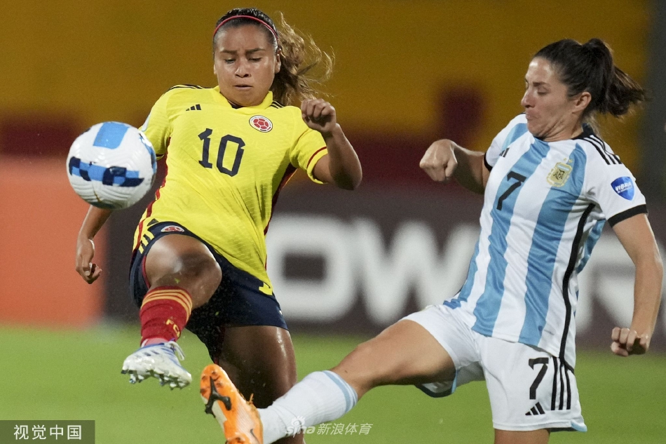 小克雷格·波特反擊扛著(zhù)人硬上 拉松斜刺殺出左手排球大帽！