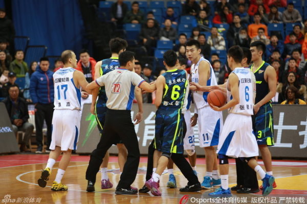 虎撲2月9日訊 今天NBA常規賽森林狼主場(chǎng)對陣開(kāi)拓者的比賽已經(jīng)結束。全場(chǎng)戰罷，森林狼以114-98戰勝開(kāi)拓者。本場(chǎng)比賽，森林狼球員杰登-麥克丹尼爾斯出戰37分鐘，17投12中，其中三分球1投0中，罰球