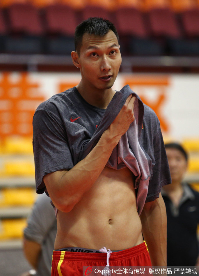 曼城博主：哈蘭德在對陣紐卡時(shí)膝蓋出現傷情，因此對皇馬替補Angie                                                                202