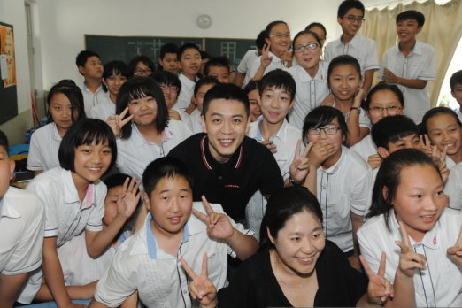 開(kāi)卷考試！薩福諾夫點(diǎn)球大戰前看“毛巾小抄”隨后四次撲點(diǎn)