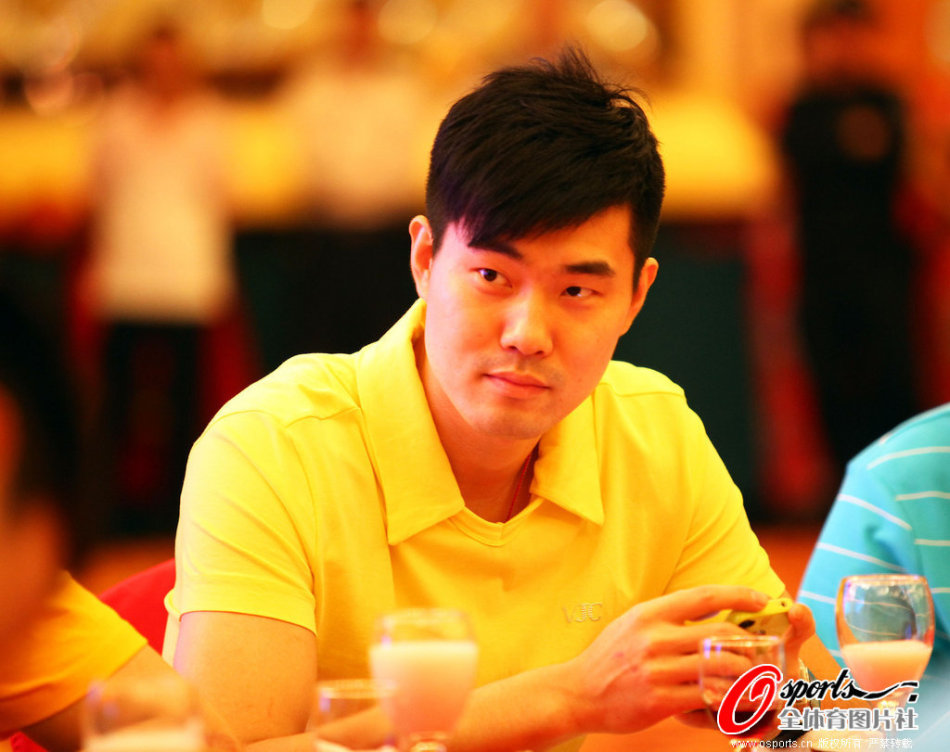 記者：沃頓是曼聯(lián)真正中意的中場(chǎng)，梅努已收到超過(guò)10支球隊問(wèn)價(jià)