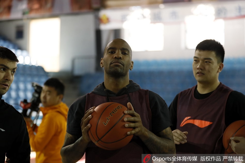 哈蘭德萬(wàn)圣節扮成小丑出門(mén)買(mǎi)尿布，回來(lái)時(shí)女友扮成貓女
