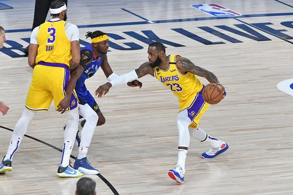直播吧10月30日訊 今日名記Brian Windhorst在《NBA TODAY》節目中評出了自己心目中新賽季首周實(shí)力Top5。這5支球隊分別是：雷霆、掘金、勇士、騎士和馬刺。