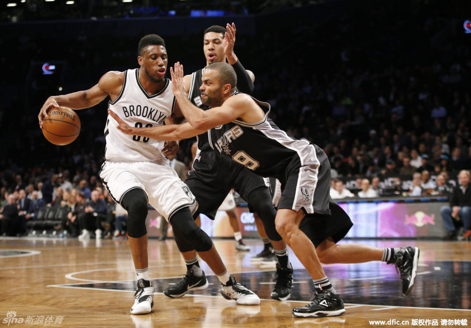 原神部分食物的效果是可以疊加的。比如，烤肉排能為角色提供攻擊力加成。如果一名角色先后食用了多個(gè)烤肉排，攻擊力的提升效果會(huì )疊加，使其在戰斗中更具輸出能力。還有蟹黃火腿焗時(shí)蔬，它能為角色恢復大量生命值，多