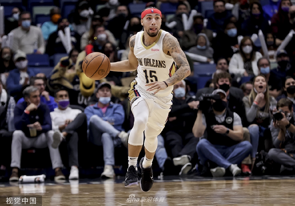 埃斯特旺帶球推進(jìn)后傳中，恩佐門(mén)前推射進(jìn)球