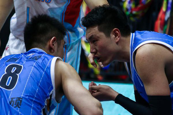 早干嘛去了！猛龍主場(chǎng)比賽開(kāi)打 計時(shí)器還沒(méi)調試好...