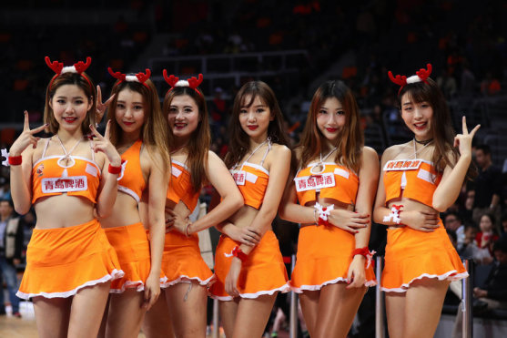 直播吧10月27日訊 NBA常規賽，熱火115-107力克尼克斯。本場(chǎng)比賽，熱火新援鮑威爾發(fā)揮出色，進(jìn)攻端里突外投狀態(tài)在線(xiàn)，殺傷能力強且罰球一個(gè)不丟。他出戰32分鐘，15中7，三分6中3，罰球12中1