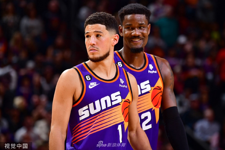 “密謀”什么好事？庫里和愛(ài)德華茲賽后擁抱熱聊