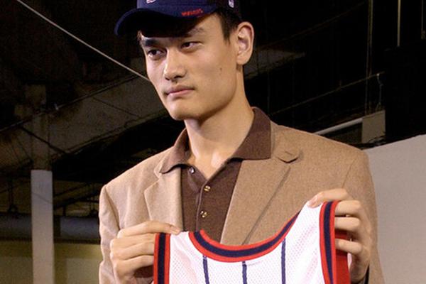 步行者VS黃蜂卡萊爾達成千勝 步行者客勝黃蜂美國職業(yè)籃球聯(lián)盟 步行者VS黃蜂-3.5）推薦：讓分主負步行者最近遭遇13連敗，卡萊爾的千勝里程碑遲遲沒(méi)有來(lái)到，上場(chǎng)比賽他們116-120在第四節被騎士逆轉